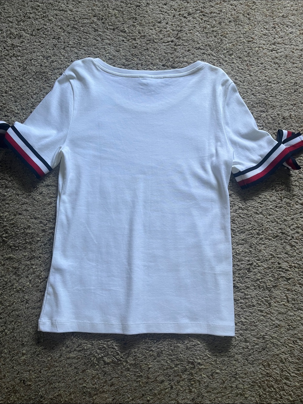 Tommy Hilfiger White Scoop Neck Tee with Red-Navy Ribbon Sleeves NWOT - Picture 4 of 4